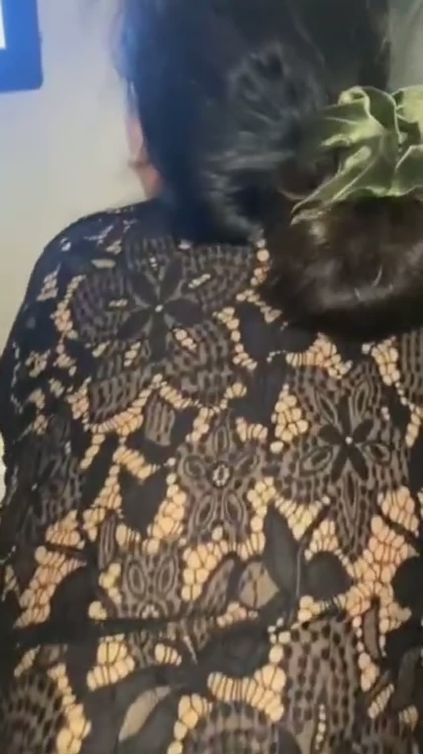Budhe Kebaya Hitam Ngajak Keponakan Sendiri Abis Kondangan