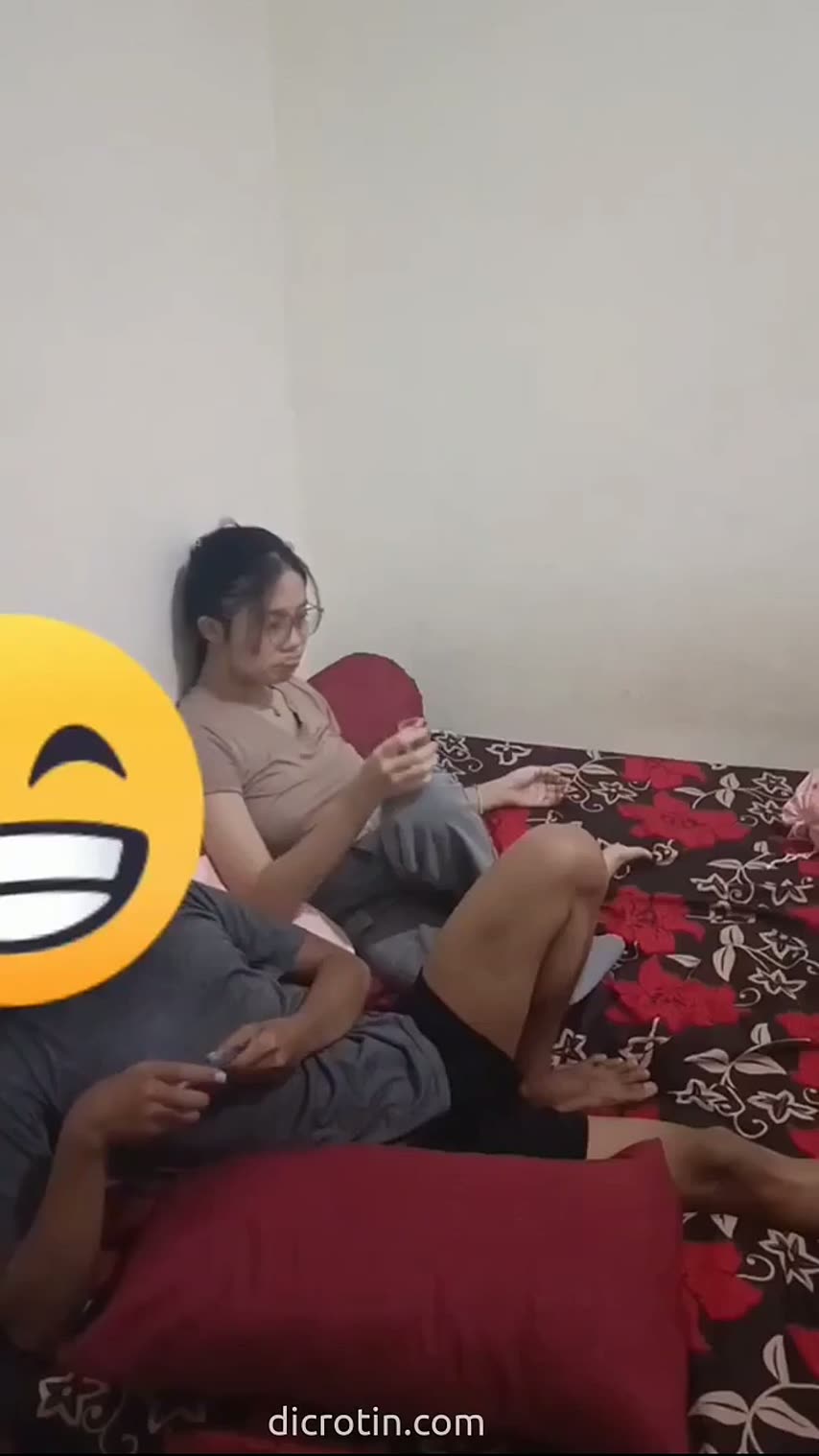 Di Kos Mabuk Teh Pucuk Lanjut Enak-Enakan Bareng
