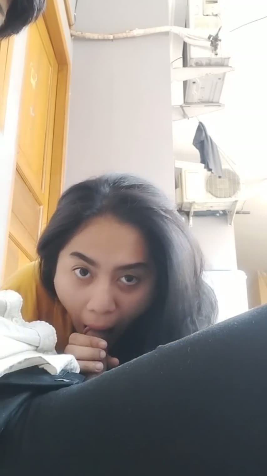 Dinda Tukang Seblak Langganan Minta Di Sepongin