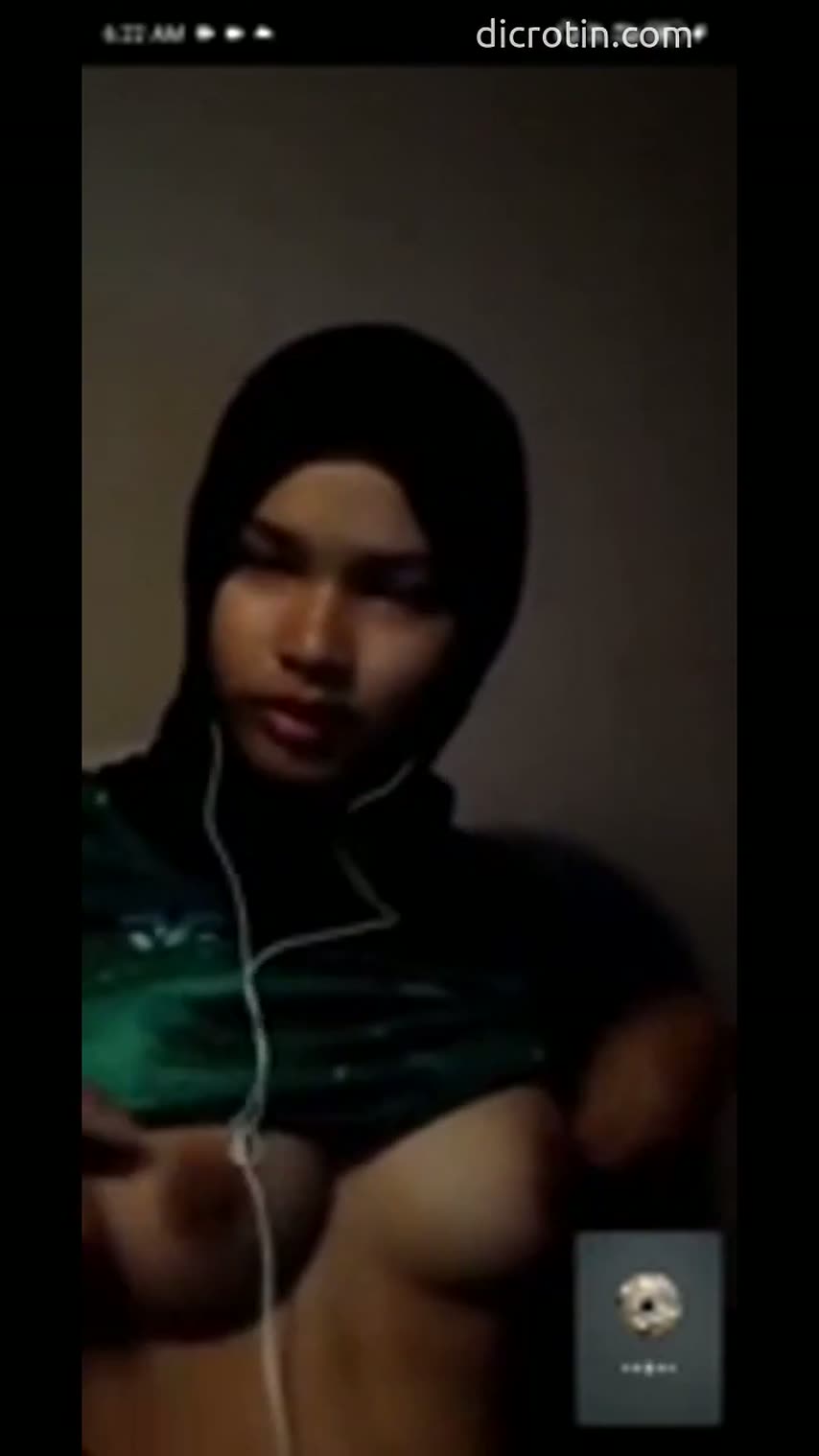 Hijab Hitam Manis VCS Sama Mantan