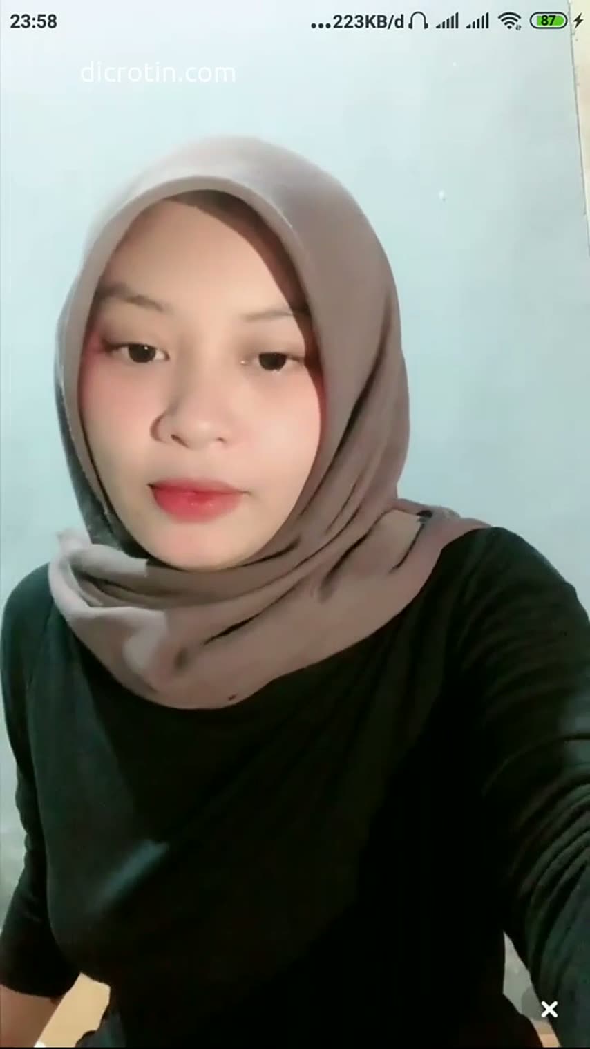 Live Host Felisa Hijab Cantik Nenen Bulet