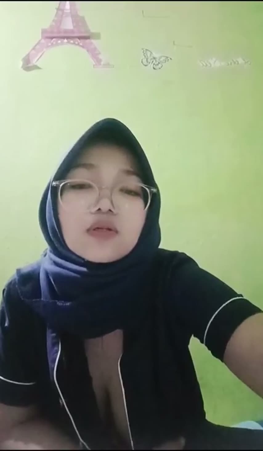Mba Nining Hijaber Kacamata Colmek