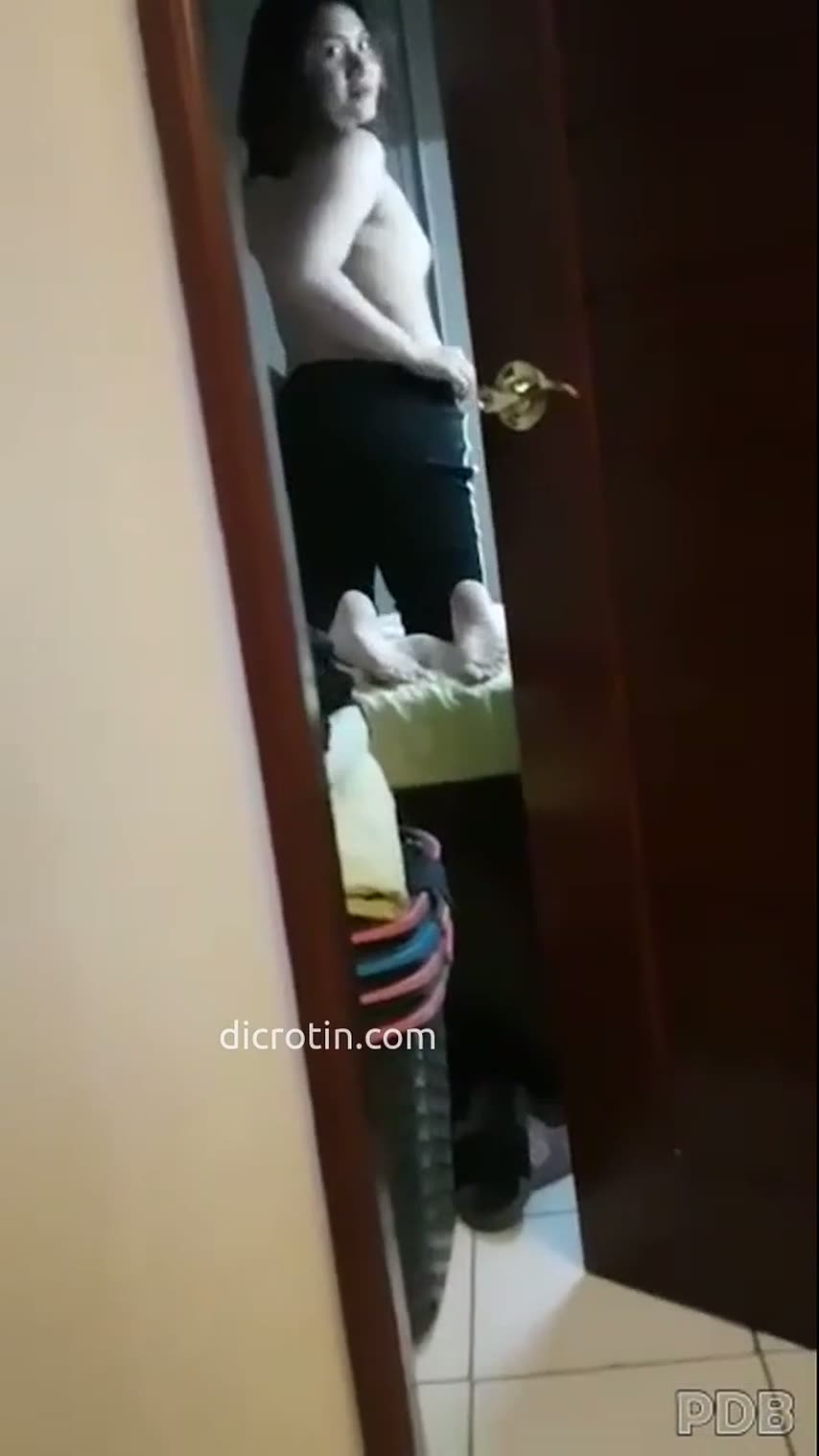 Ngintip Kakak Ipar Yang Lagi Masturbasi