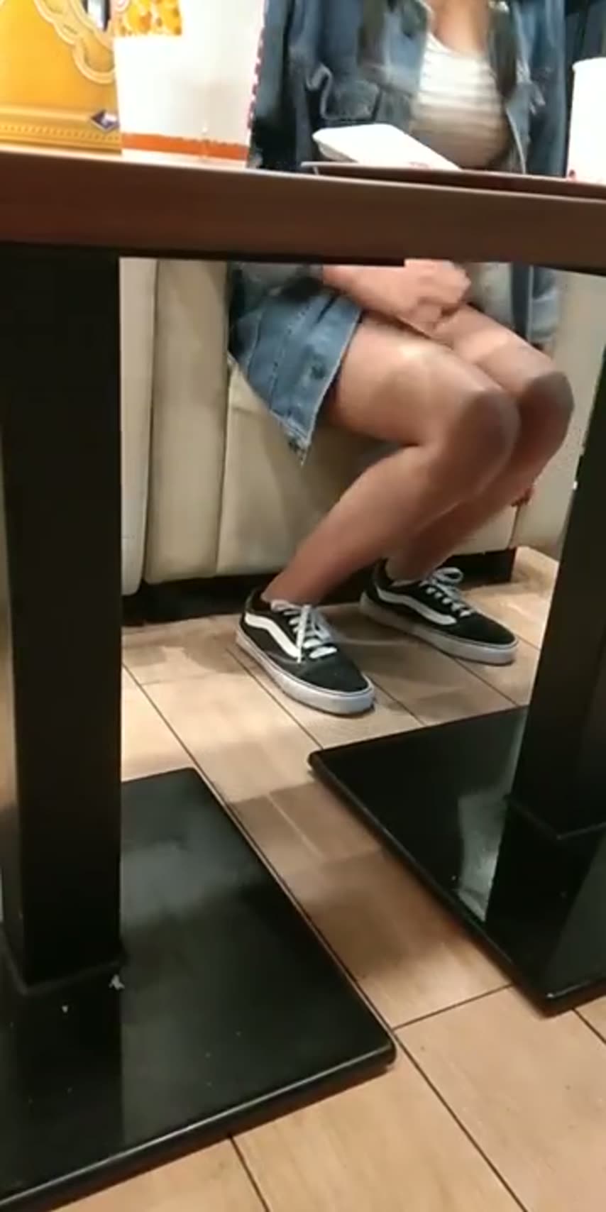 Siskaeee Buka Celana Dalem Di McDonald