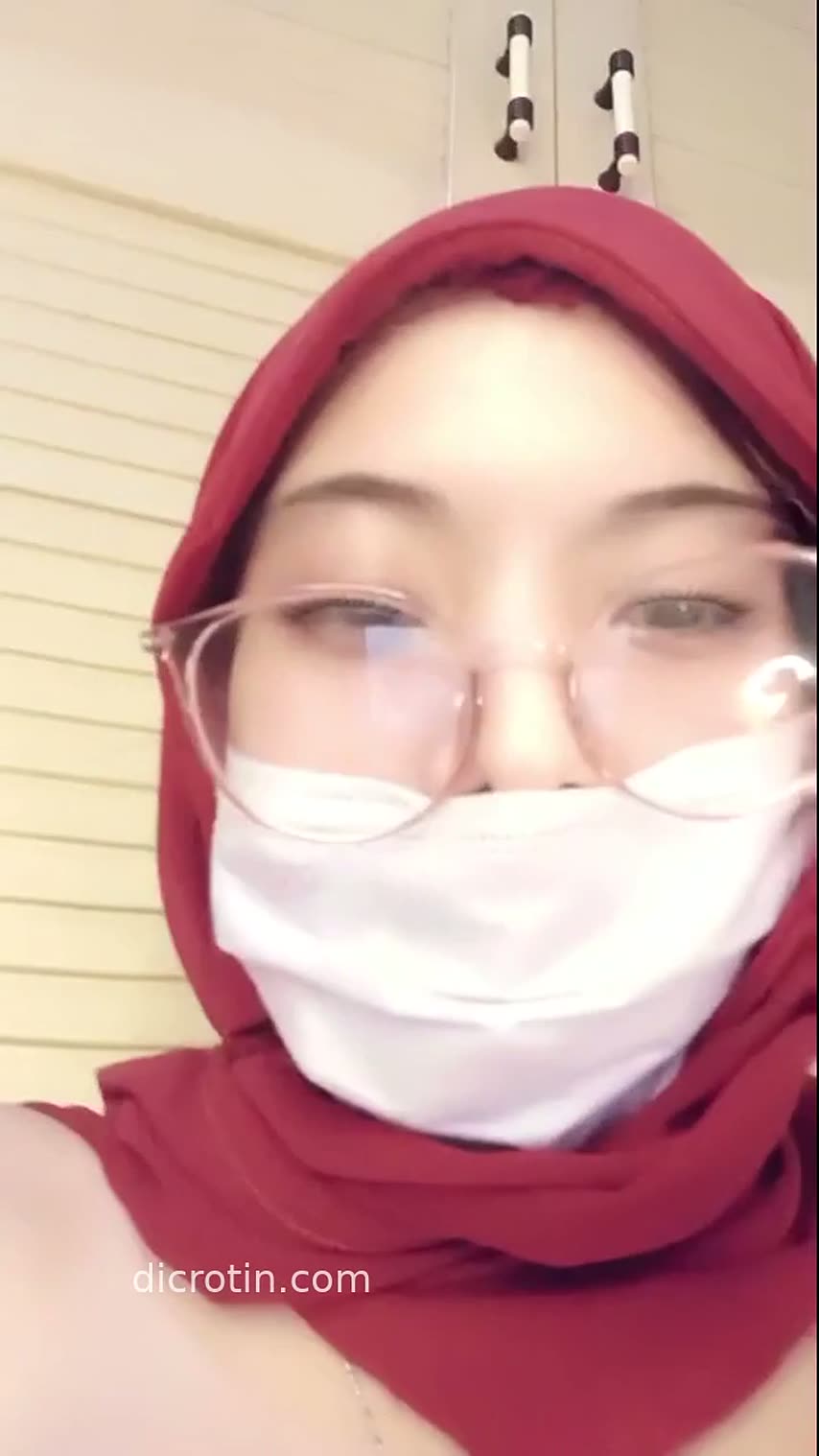 Vio Jilbab Host Hot51 Live Colmek Sampe Muncrat